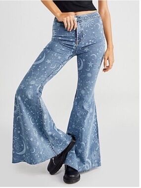 Free People Just Float On Flare Jeans Like New Size 26 Celestial Moon Stars
